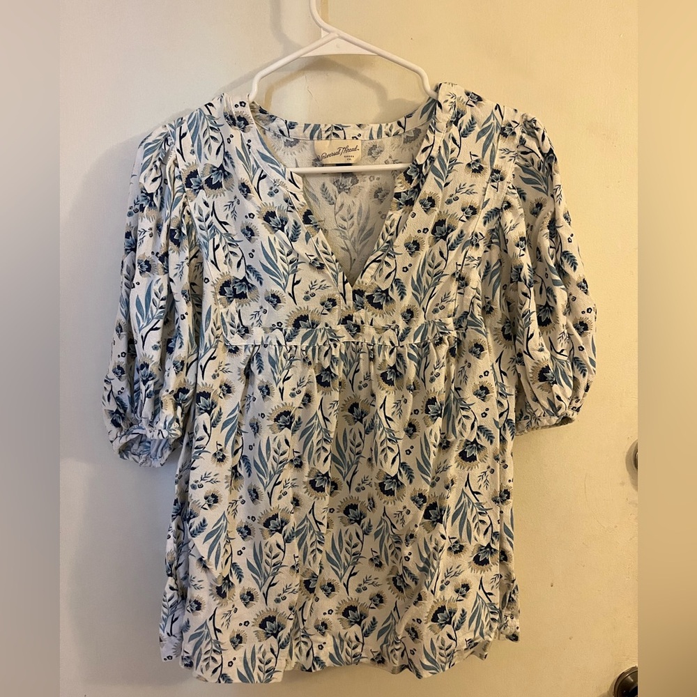 Universal Thread blue floral top